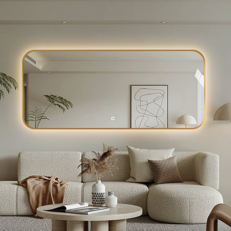 Rektangulært spejl 180 cm i bredden og 80 cm i højden. Dette store spejl kommer med guldramme og LED-lys